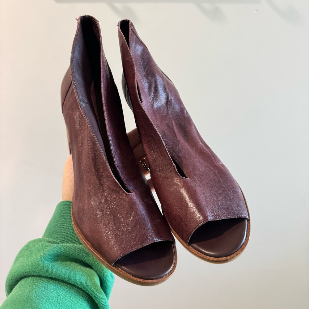Lucky Brand Joal Burgundy Leather Peep Toe Booties Size 8 - Picture 3 of 11